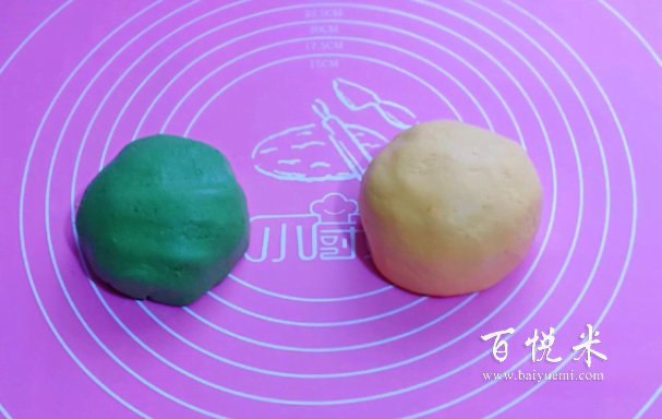 這道西米芒果彩色圓子雖然是一道夏季甜品,但只要加熱就變的適合秋冬季節(jié)了